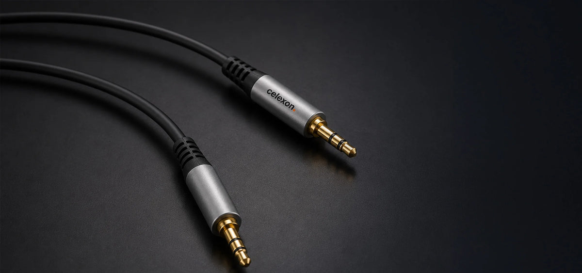 celexon 3.5mm stereo jack audio cable - Professional Line in front of a dark background